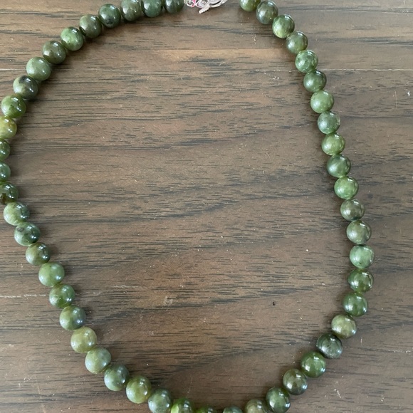 Jewelry - Chinese jade bead necklace